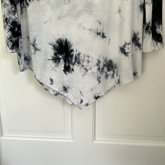 DJT White & Black Long Sleeve Tunic Top Dress with Handkerchief Double  Hemline - Picture 3 of 5